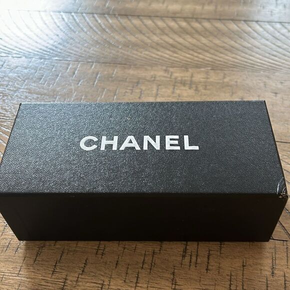 Chanel 🇫🇷 Box 📦 for your closet or drawer. - Picture 14 of 17
